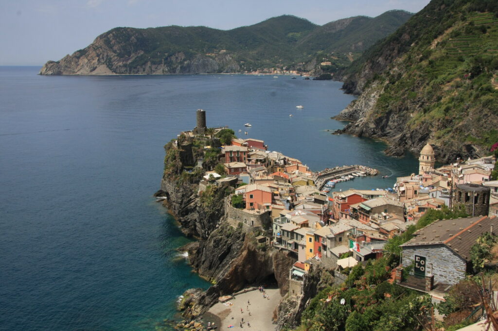 Von Conchiglia kommend Blick auf Vernazza