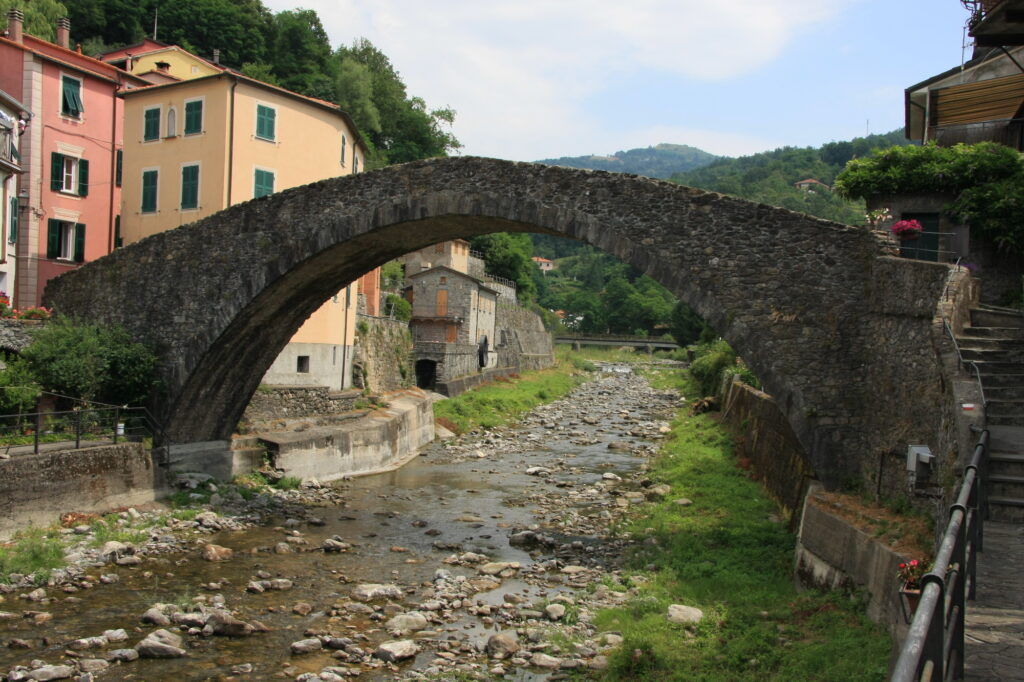 In Varese Ligure gibt es eigentlich nur diese alte Brück von 1515 zu sehen...